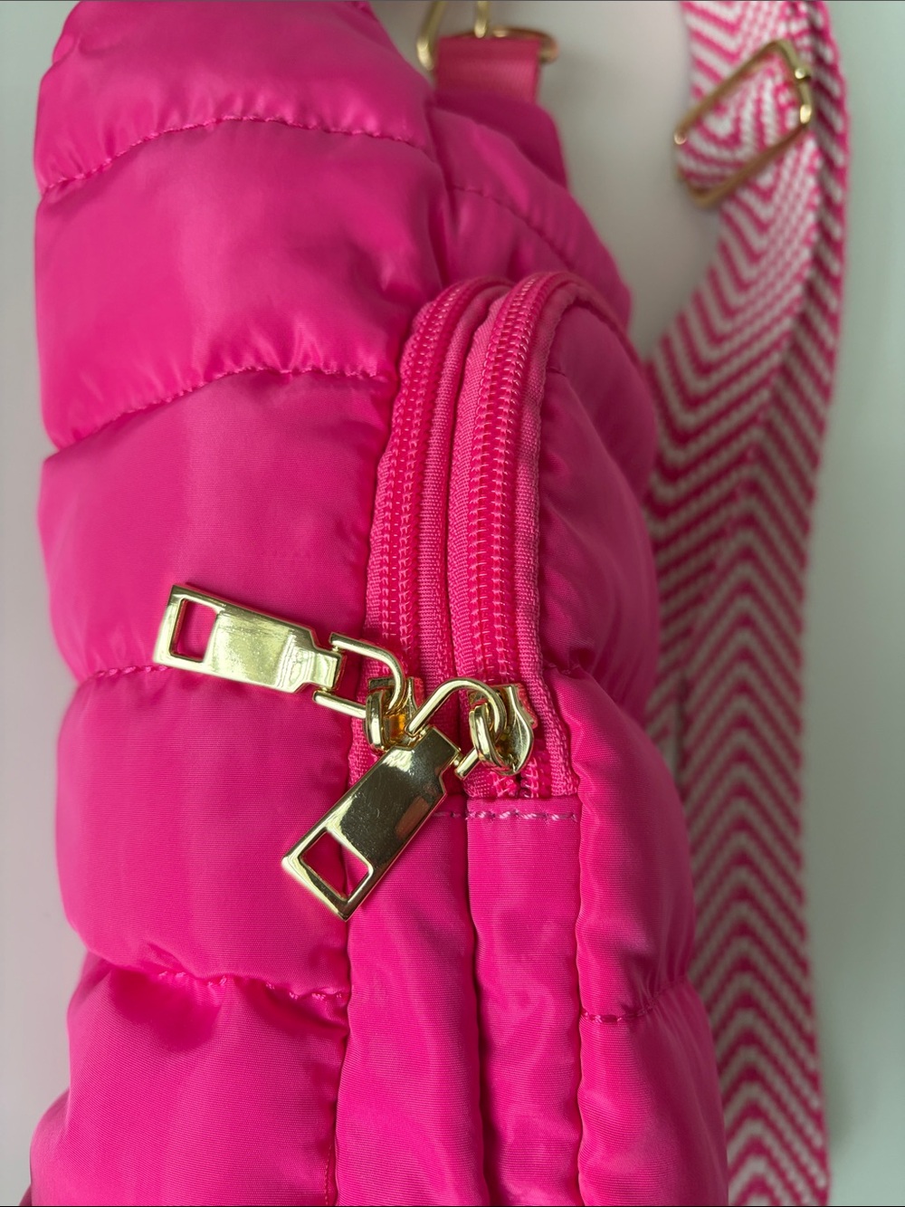 WanderFull Hot Pink Crossbody Hydrobag - Picture 2 of 5